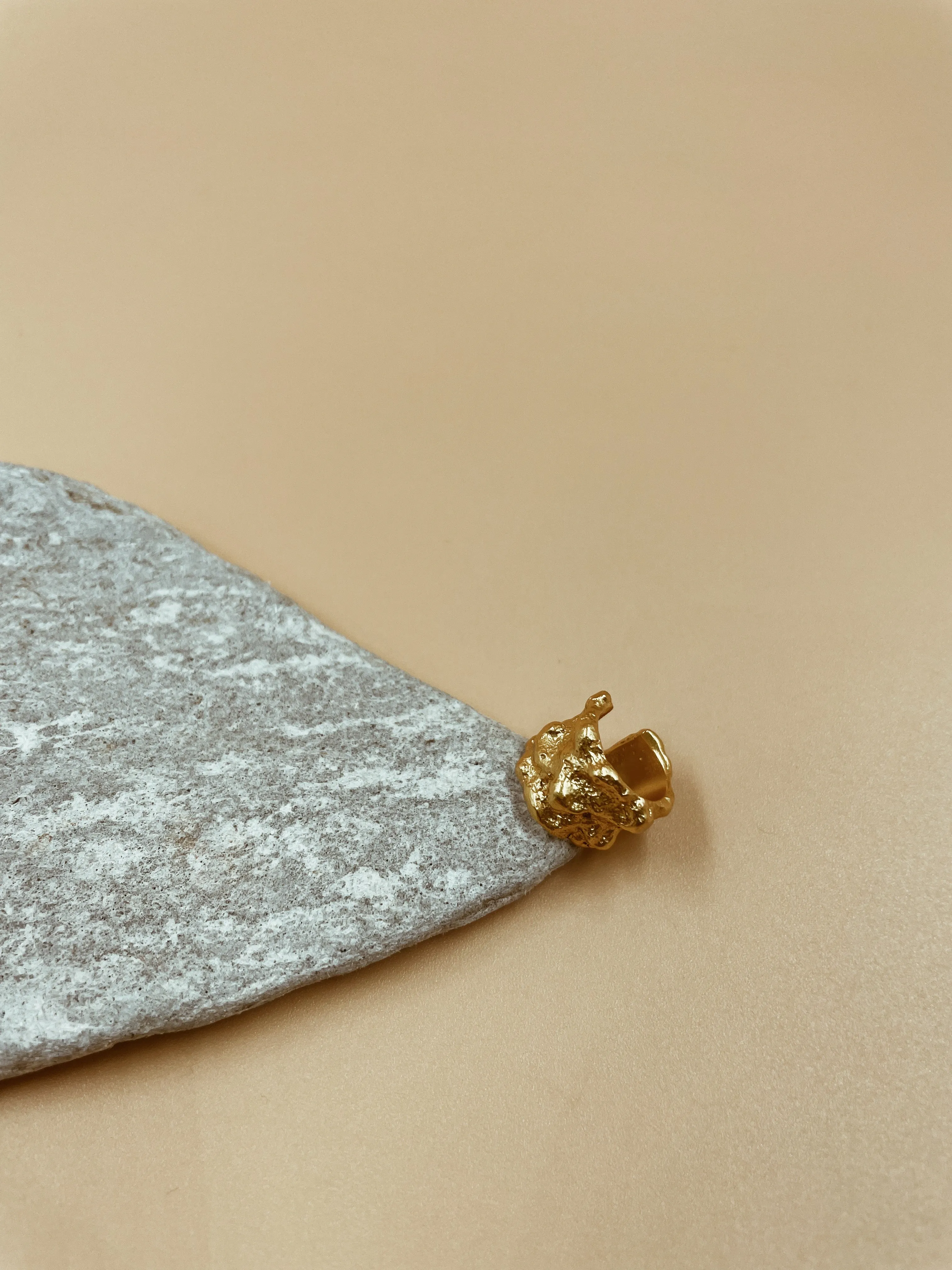 Vision Ear Cuff In 18kt Solid Gold